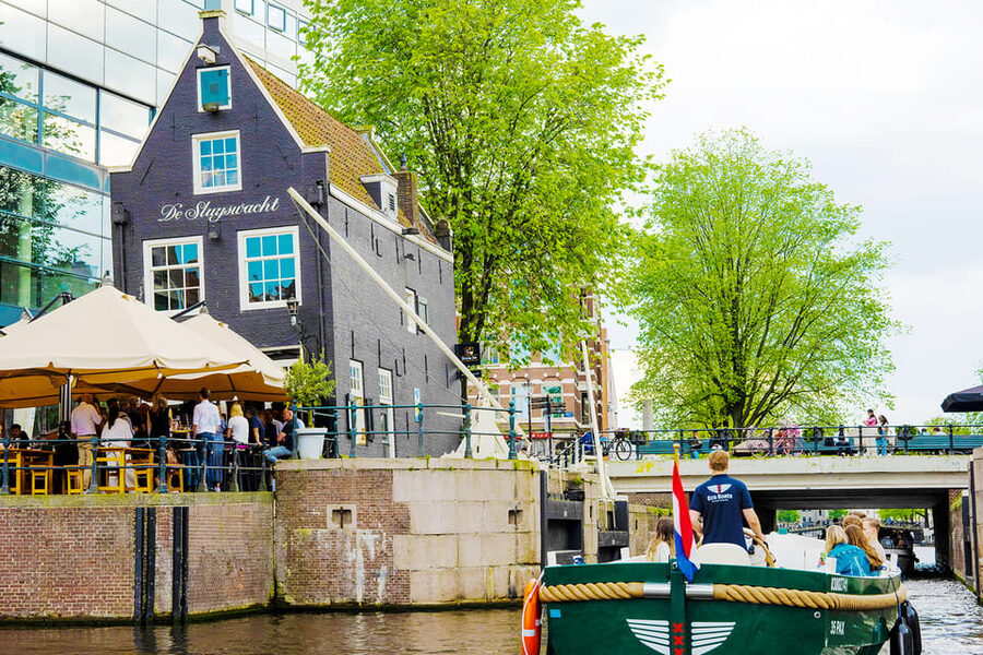 Amsterdam: The Newest Canal Cruise with Drink Option - Drinks option: how it changes the feel