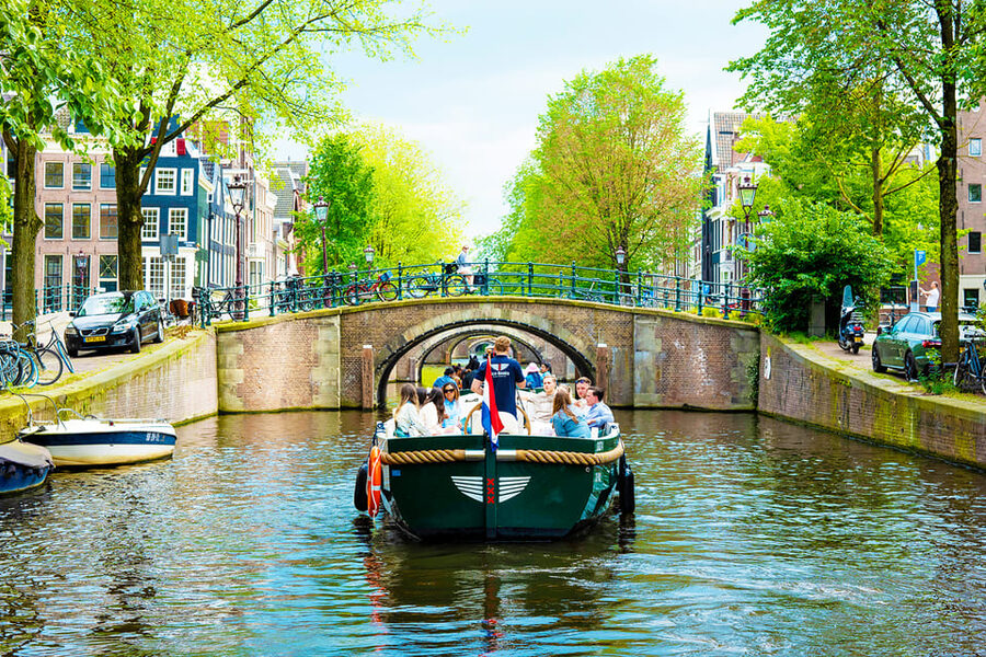 Amsterdam: The Newest Canal Cruise with Drink Option - Who this cruise fits best