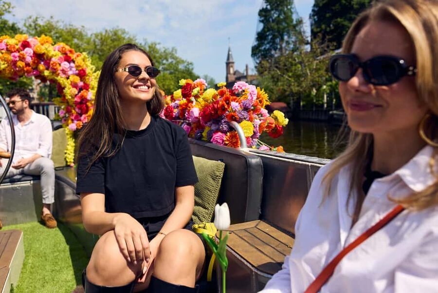 Amsterdam: The Original Flower Boat with Local Guide and Bar - Herengracht (about 20 minutes): your main canal time for photos