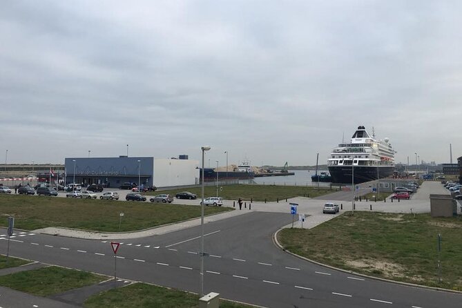 Amsterdam to IJmuiden Private Transfer - Luggage limits and oversized item considerations