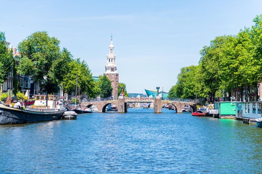 Amsterdam: Traditional Canal Cruise with Bar on Board - Price and Value: What $17 Really Buys You
