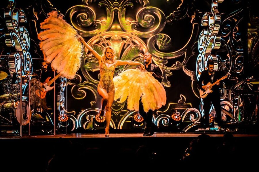 Amsterdam: VEGAS Dinner Show with 3-Course Sharing Menu - The Show Itself: Music, Circus-Style Variety, Magic, and Dancers