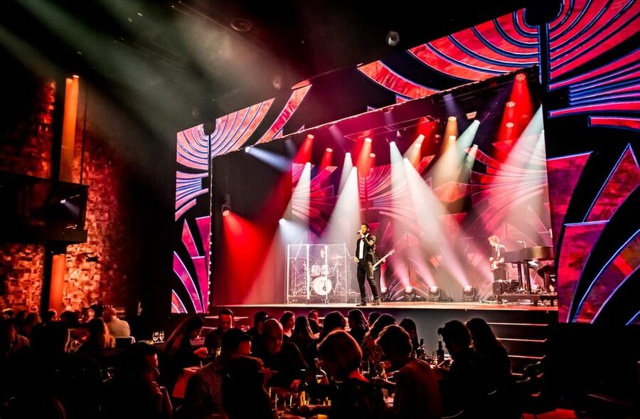 Amsterdam: VEGAS Dinner Show with 3-Course Sharing Menu - Comfort and Practical Notes for a Late Night