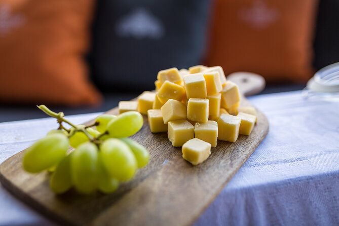 Amsterdam Walking Tour and Cruise with Drinks and Cheese Tasting - Muntplein, Begijnhof gardens, and Dam Square