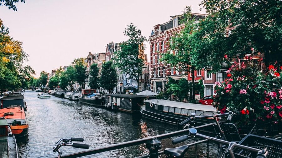 Amsterdam Walking Tour with a Local - Why a local walking tour works so well in Amsterdam