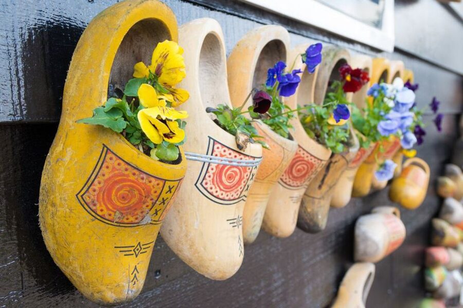 Amsterdam: Windmills, Edam, Volendam and Marken Private Tour - Volendam: old fishing-village streets, plus time to go at your own speed