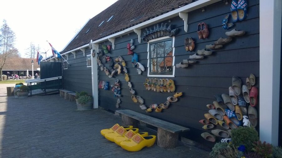 Amsterdam: Zaanse Schans 3-Hour Small Group Tour - Exploring the Village: Time for Photos, Bridges, and Windmill Views