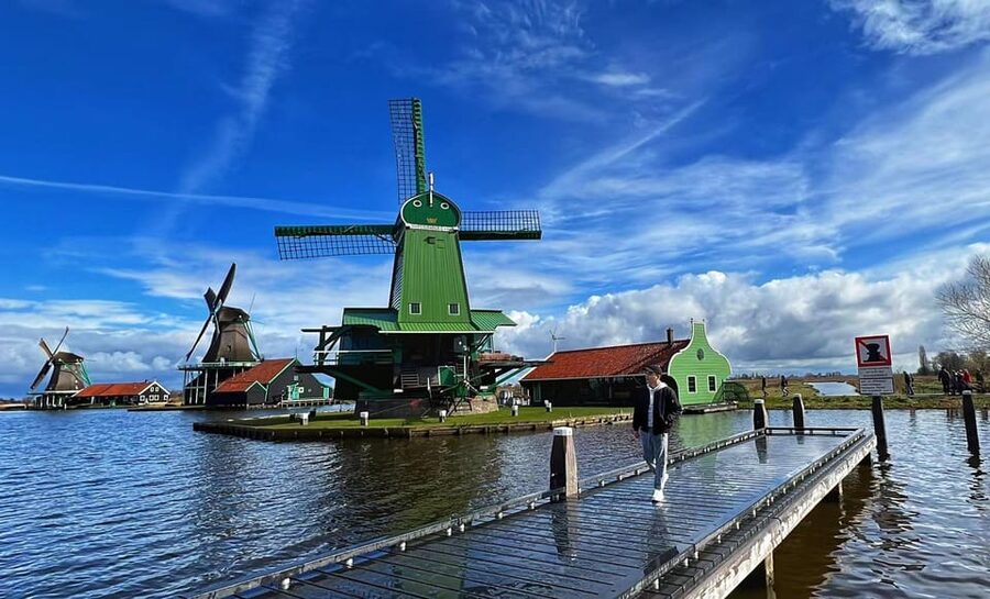 Amsterdam: Zaanse Schans and Giethoorn Day Trip with Cruise - From A10 pickup zones to a smooth ride out of Amsterdam
