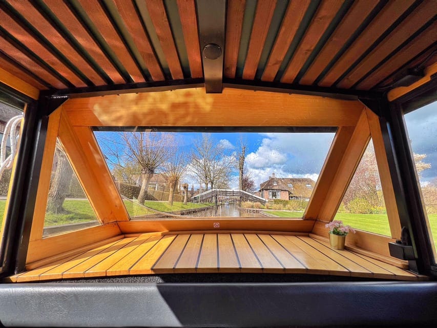 Amsterdam: Zaanse Schans and Giethoorn Day Trip with Cruise - Giethoorn by boat: the car-free canals you came for