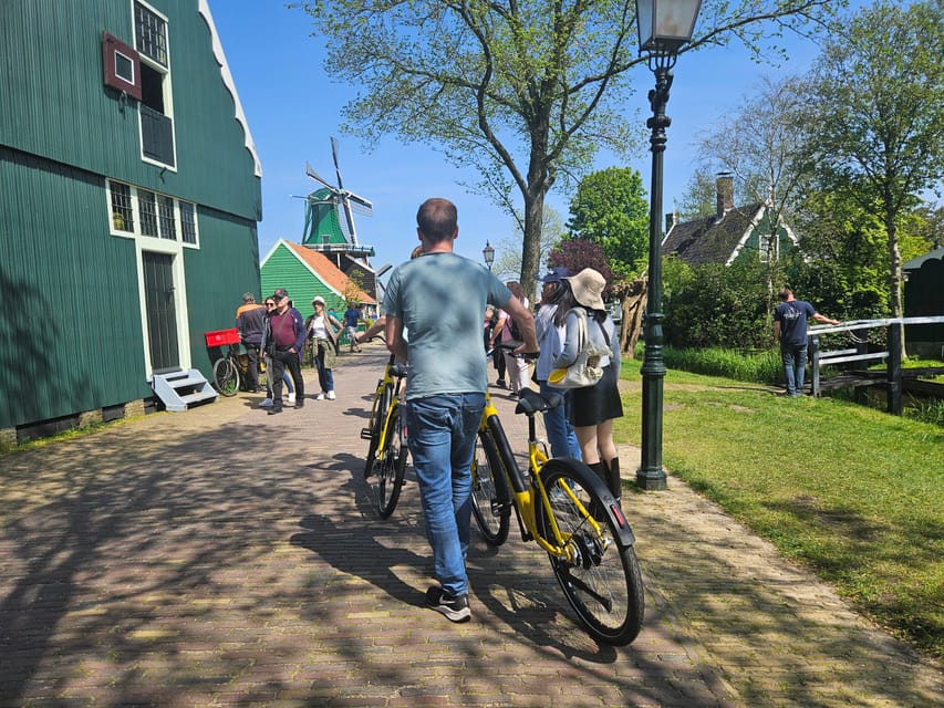 Amsterdam: Zaanse Schans E-Bike Tour with Windmills & Cheese - What the guide experience really changes