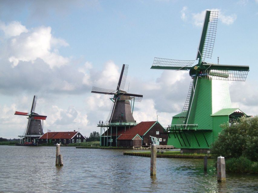 Amsterdam: Zaanse Schans Windmills Bike Tour with Guide - Bike setup: Batavus comfort, hand brakes, and who fits best