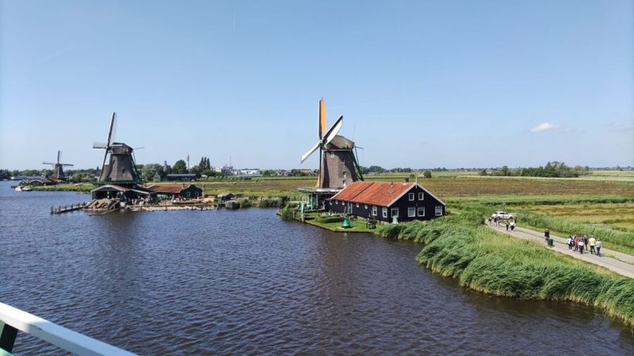 Amsterdam: Zaanse Schans Windmills Bike Tour with Guide - Zaanse Schans by bike: turning postcards into a real village scene