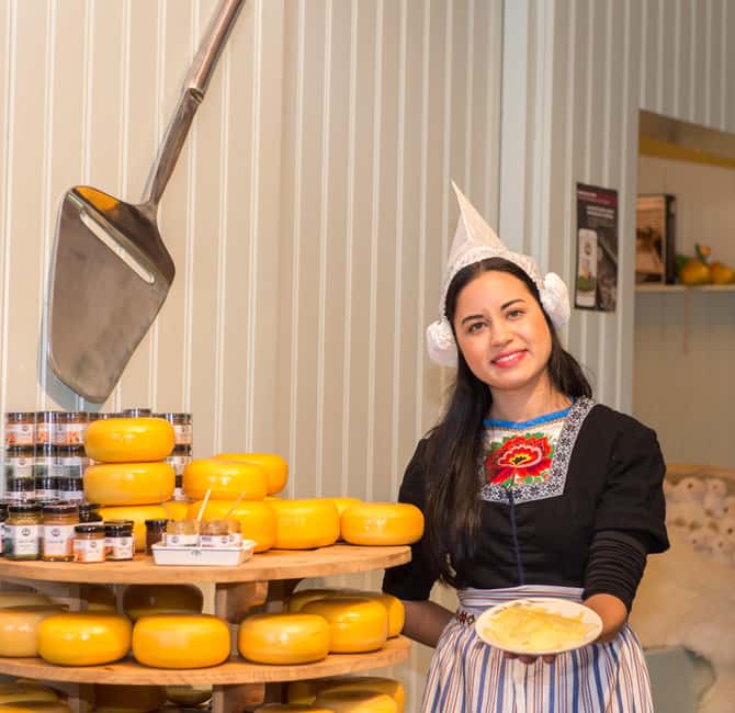 Amsterdam: Zaanse Schans windmills & Volendam Guided Tour - A day trip that pairs windmills with Volendam’s waterfront rhythm