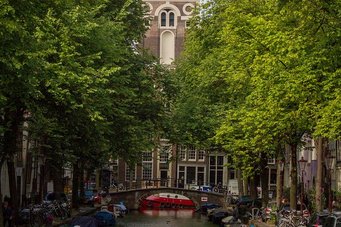 Anne Frank Private Bike Tour in Amsterdam - De Schaduwkade and the Skinny Bridge moments