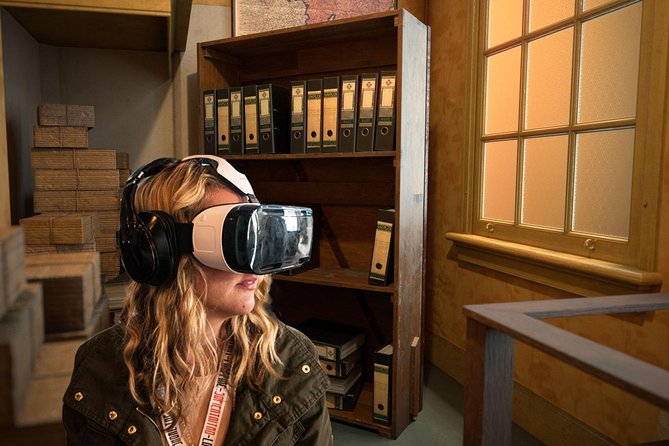 Anne Frank's Last Walk & See Anne Frank House in Virtual Reality - The Anne Frank Statue and the House Approach: A Shift From Streets to Memory