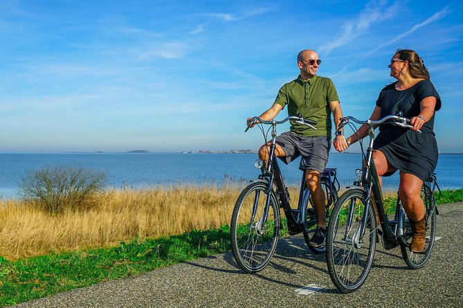 Bike rental Volendam - Explore the Countryside of Amsterdam - The dikes and the Gouwzee: the ride that turns Dutch water history into a feeling