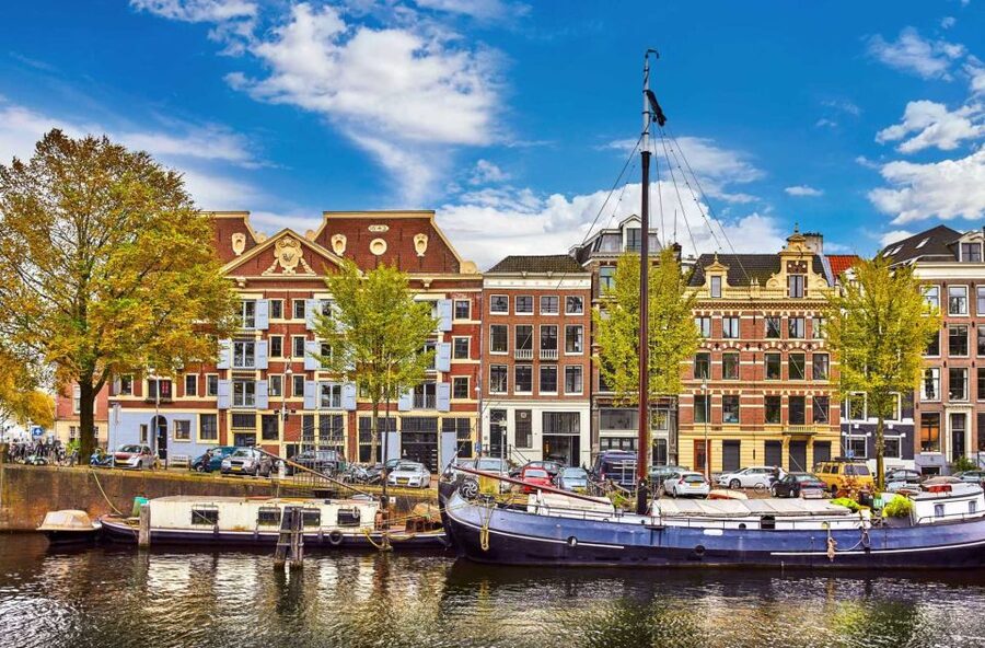 Bike Tour of Amsterdam Old Town, Top Attractions and Nature - The 2-hour Old Town route: tight, classic, and efficient