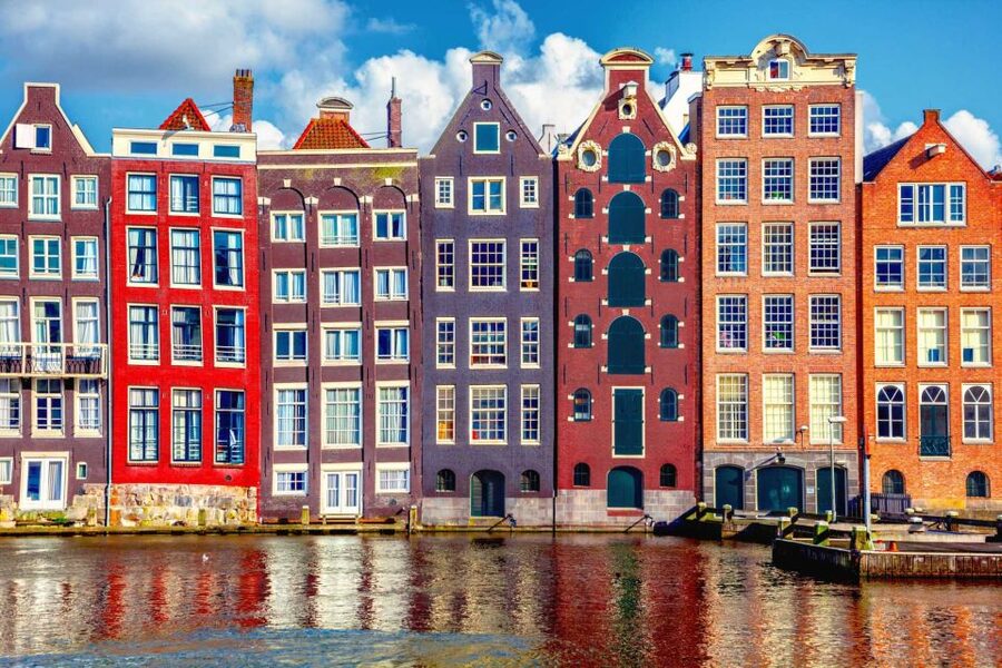 Bike Tour of Amsterdam Old Town, Top Attractions and Nature - Language choices: what matters for understanding