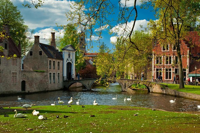 Bruges bus tour from Amsterdam - Stop by stop: from Bargeplein to the best photo bridges