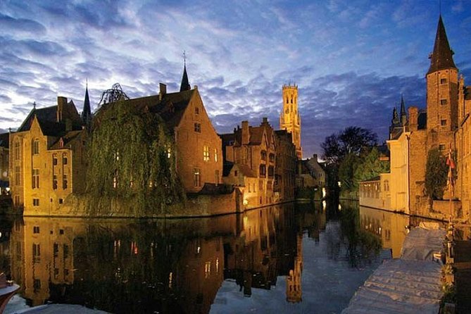 Bruges bus tour from Amsterdam - Hearing the guide in Bruges: radios, headphones, and Spanish guidance