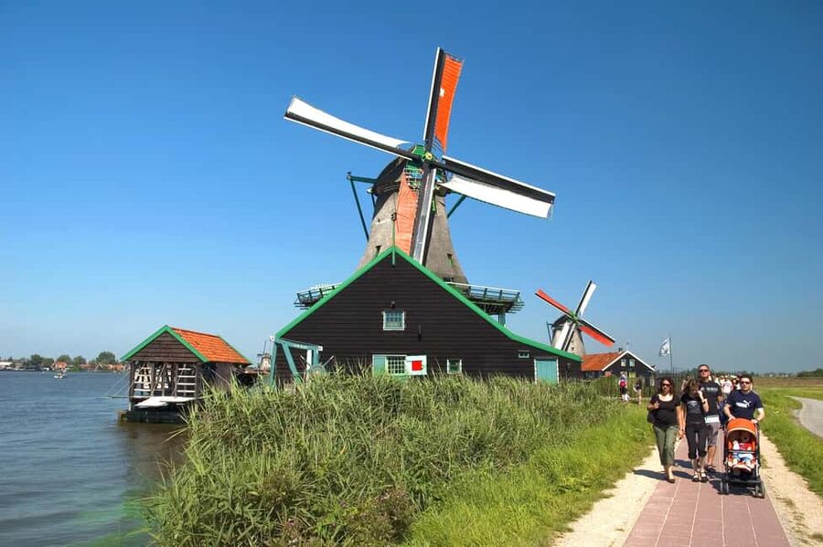 Brussels: Holland Keukenhof & Kinderdijk Guided Day Tour - How a 12-hour coach day turns Brussels into Dutch spring
