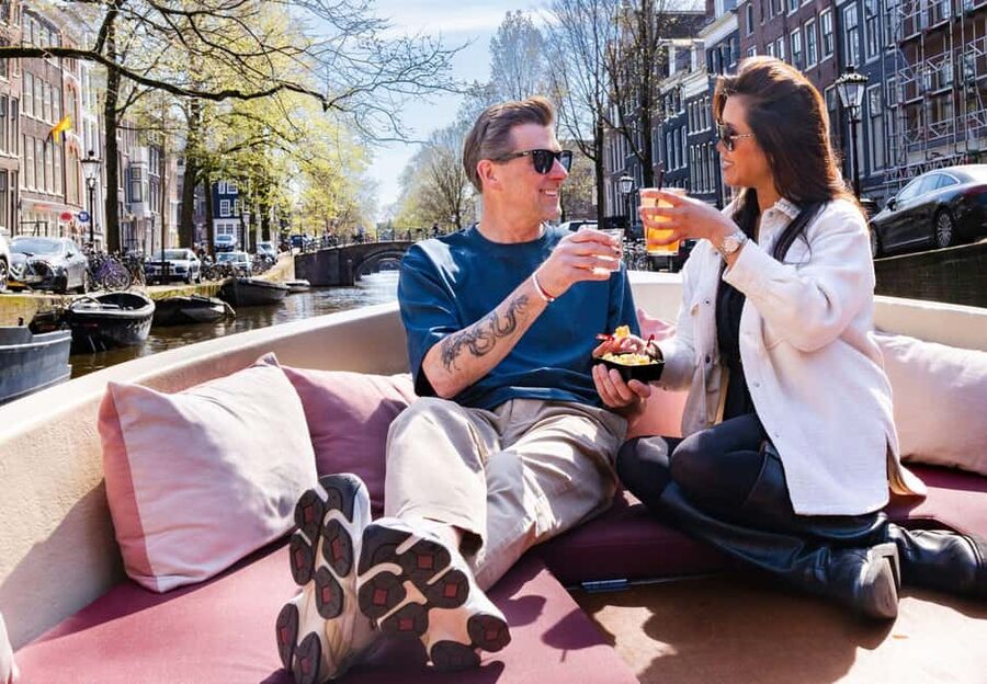 CHEESE AND DRINKS TOUR: A TASTE OF AMSTERDAM ON THE CANALS - Where You Meet, Getting Aboard, and What to Expect On Timing