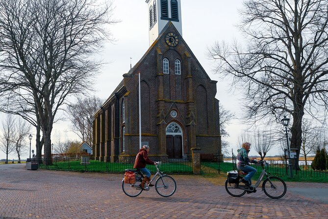 Cheese, Canals & Windmill Countryside E-Bike Tour Amsterdam - Nieuwendammerdijk: the long stretch where scenery does the talking