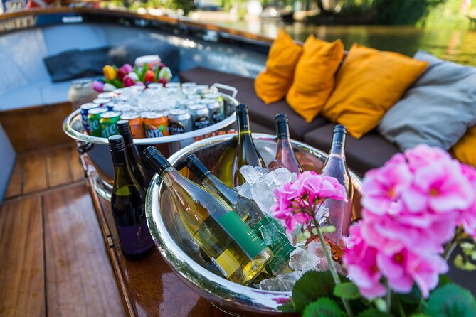 Classic Salonboat Tour in Amsterdam Including Cheese and Wine - The UNESCO Canal Ring, translated into what you can actually see