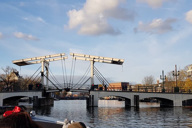 Classic Salonboat Tour in Amsterdam Including Cheese and Wine - Getting to Westermarkt 20 and settling into the boat