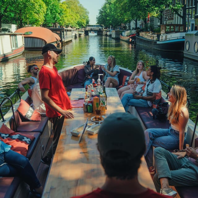 COZY AND FUN CANAL TOUR: A UNIQUE JOURNEY THROUGH AMSTERDAM - Should you book the Cozy and Fun Canal Tour?