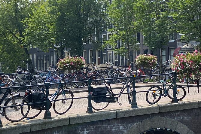 CULTURE with bite, culinary city tour - Torensluis tasting stop: coffee, cheese, chocolates, and personality
