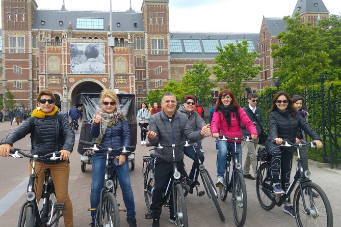 Daily group bike tour in Spanish. - Meeting point and getting rolling, without stress