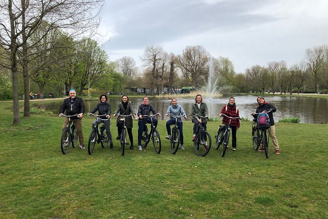 Daily group bike tour in Spanish. - Anne Frank House area stop, brief but meaningful