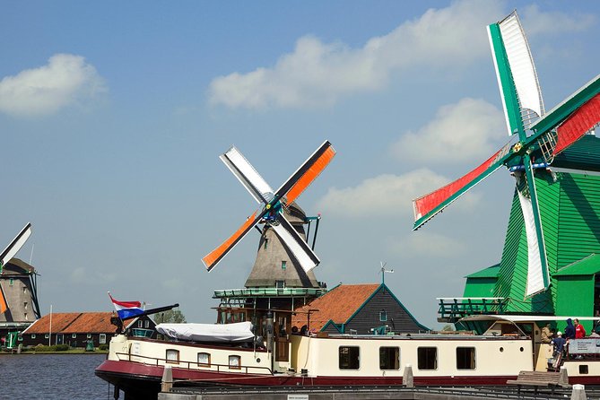 Day Trip from Amsterdam to Zaanse Schans Windmills and Volendam - Volendam: postcard houses, Doolhof and Oude Kom, and souvenir buying with a purpose