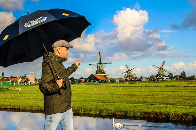Day Trip to Zaanse Schans, Edam, Volendam and Marken from Amsterdam - Volendam Harbor Time: Seafood Atmosphere and Choosing Your Own Lunch
