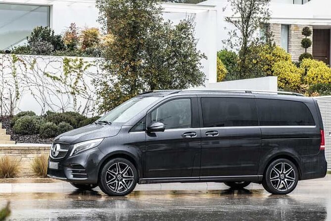 Departure from Amsterdam City to Amsterdam Airport AMS by Minivan - Time and Traffic: Plan for Comfort, Not a Rush