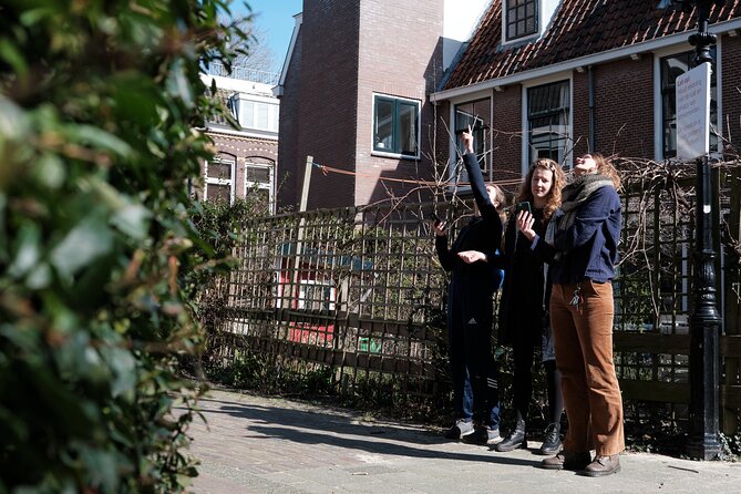 Discover Alkmaar with a self-guided Outside Escape city game tour - Stop 3 at Kapelkerk: medieval church layers in the street life