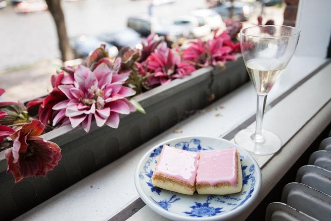 Discover Amsterdam's Culinary Scene: Morning Food Tour - How the small group of 6 changes your whole experience