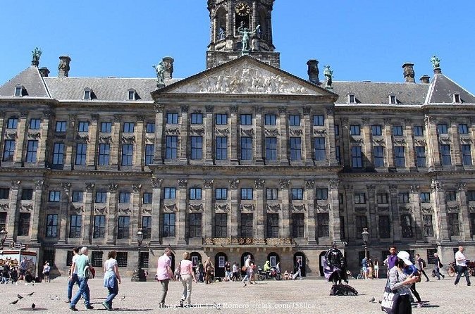 Dutch Golden Age: Private Tour of Amsterdam & Rembrandt's House - Stop 3: Bloemenmarkt, the Flower Market that’s more than a souvenir stop