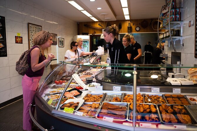 Dutch Street Food Tour on Amsterdam Market - Group Size and the Small Comforts That Matter