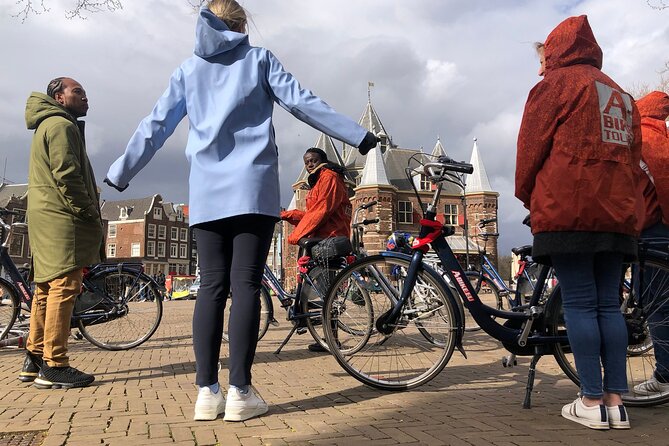 E-Bike Tour, Amsterdam's Highlights and Hidden Gems - Guide style, storytelling, and why small groups help