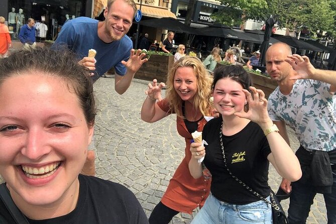 e-Scavenger hunt Volendam: Explore the city at your own pace - Cheese Factory Volendam tastings, plus the learning-by-doing feeling