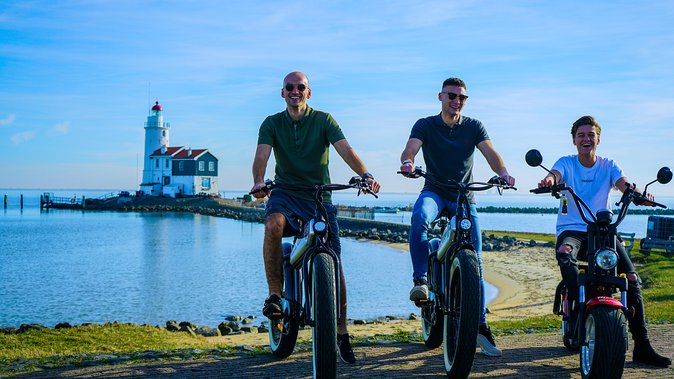 E-scooter rental Volendam - Countryside of Amsterdam - Timing and weather: how to avoid the wind chill problem