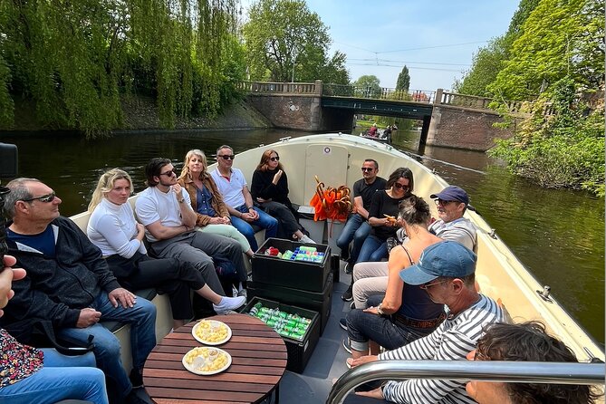 Explore Amsterdam by Bike in the Company of a French Local Guide - French local guide plus small group: what you gain on the street