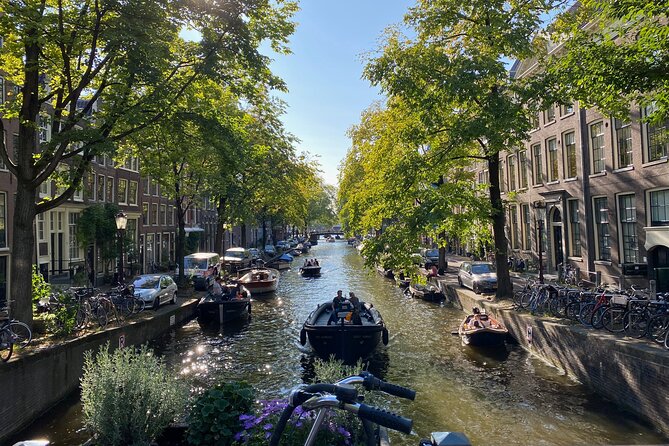Explore hidden streets with friends - Why this hidden-streets Amsterdam walk makes sense for first-timers (and repeat visitors)