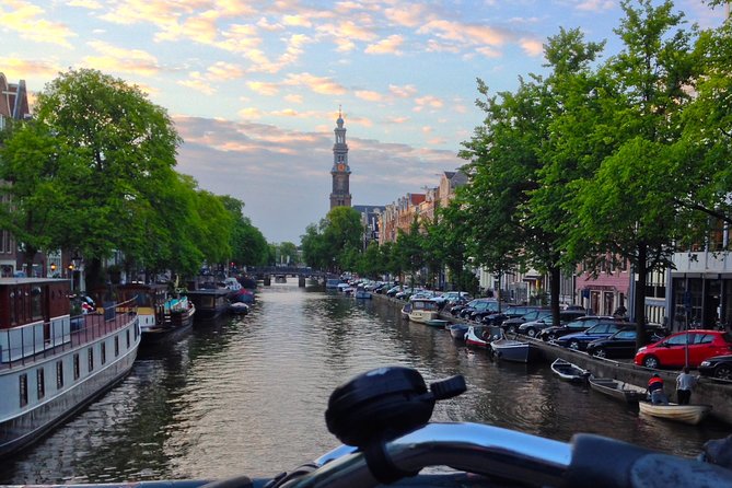 Explore hidden streets with friends - Private Tour - Westerkerk, Rembrandt’s Burial, and Spotting Anne Frank House
