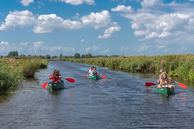 Fresh nose tour with the canoe through the nature near Amsterdam - Bringing lunch and using the Wetlands Safari garden