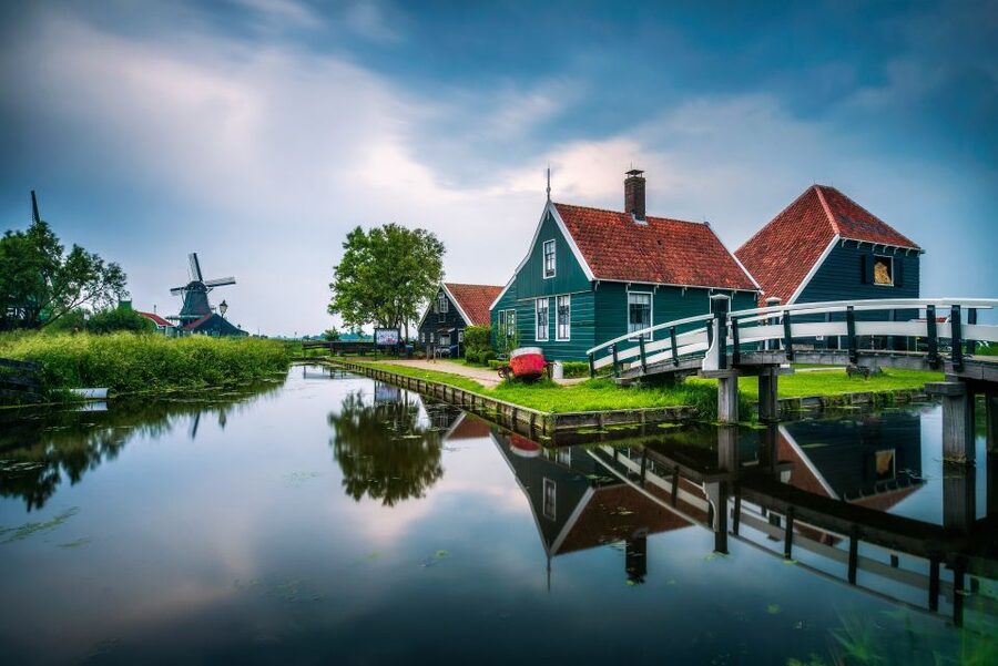 From Amsterdam: 4 Provinces Highlights Van Tour - Afsluitdijk: the 32-kilometer water barrier and the view trick it plays on you