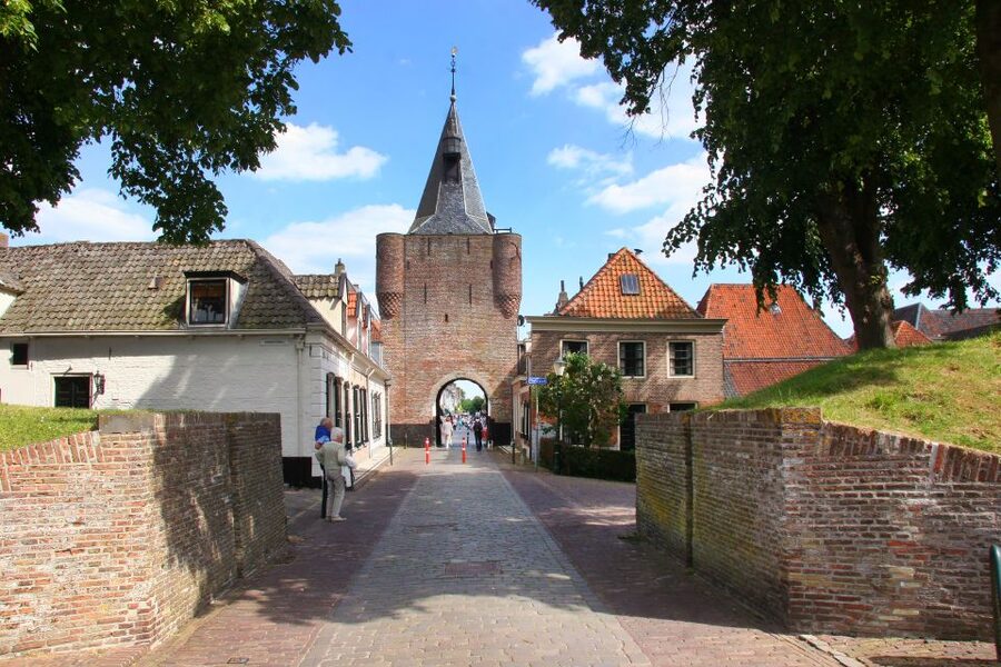 From Amsterdam: 4 Provinces Highlights Van Tour - Pacing, walking, and how to avoid a sore-day regret