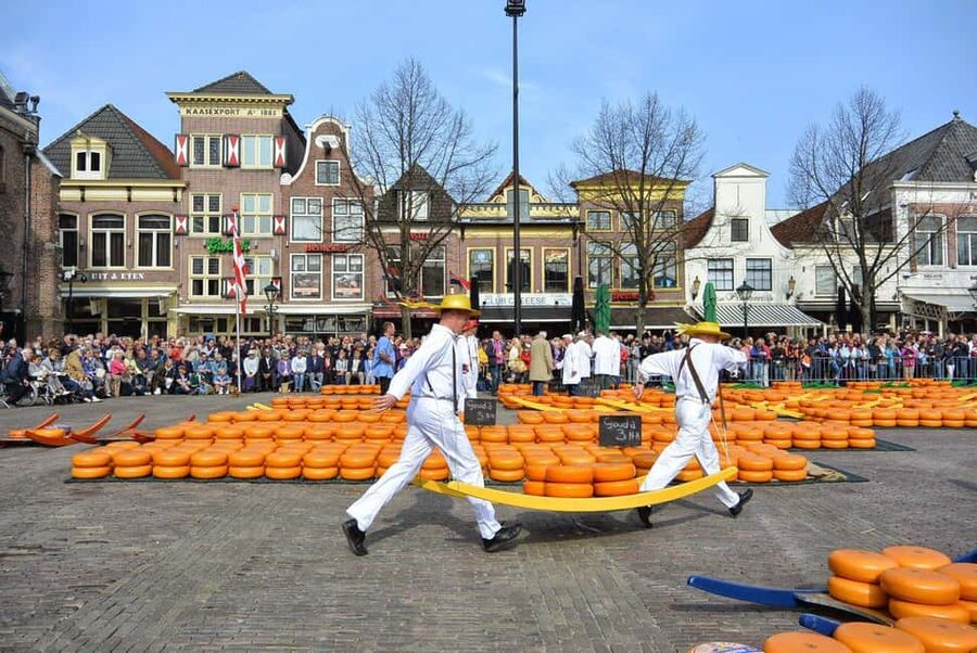From Amsterdam; Alkmaar Cheese market & Zaanse Schans - The handjeklap clapping ritual and the market negotiation lesson